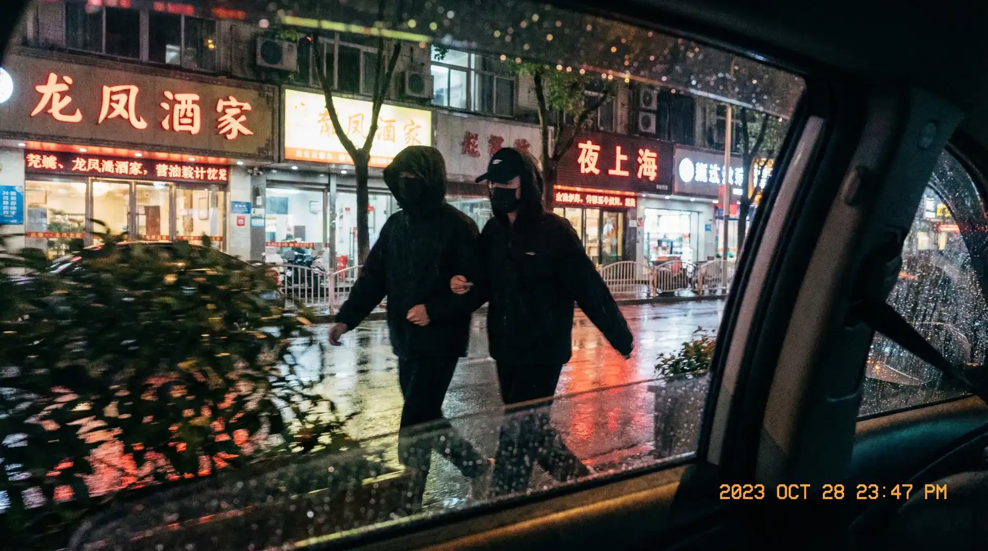 易倍娱乐 - 顶流明星深夜密会现场抓拍照片